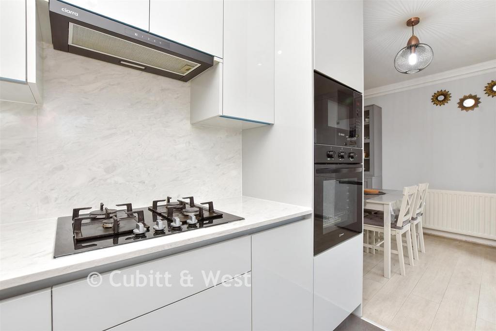 Kitchen / Dining Area
