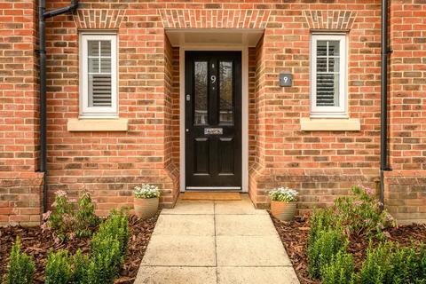 5 bedroom detached house for sale, Pinehurst Gardens, West Byfleet, KT14