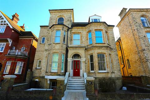 Studio to rent, Fourth Avenue, Hove
