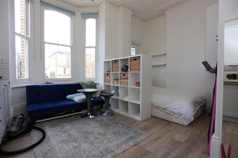 Studio to rent, Fourth Avenue, Hove