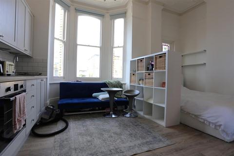 Studio to rent, Fourth Avenue, Hove
