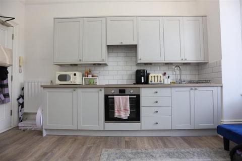 Studio to rent, Fourth Avenue, Hove
