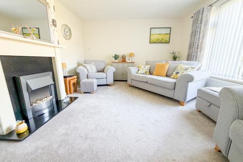 2 bedroom bungalow for sale, Alstone Gardens, Highbridge, Somerset, TA9
