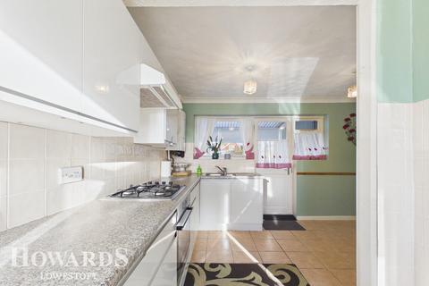 2 bedroom detached bungalow for sale, Burnt Hill Way, Lowestoft