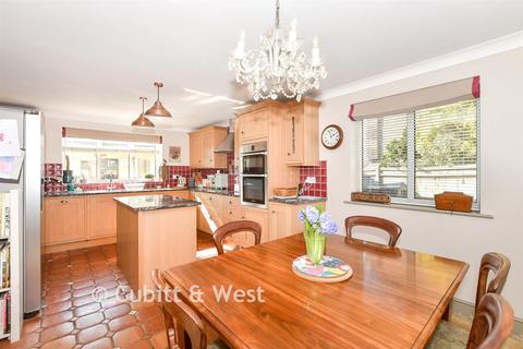 4 bedroom detached house for sale, Station Road, Uckfield TN22