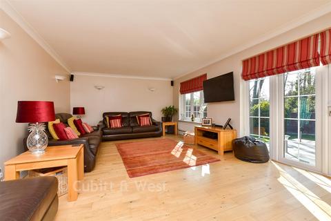 4 bedroom detached house for sale, Chatsfield, Epsom KT17