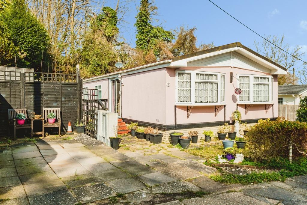 2 bedroom detached house for sale