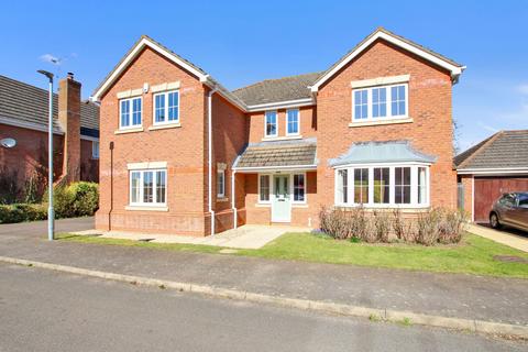 5 bedroom detached house for sale, Pagnell Court, Northampton NN4