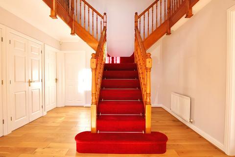 5 bedroom detached house for sale, Pagnell Court, Northampton NN4