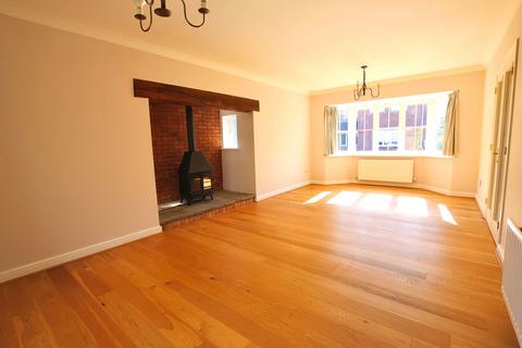 5 bedroom detached house for sale, Pagnell Court, Northampton NN4