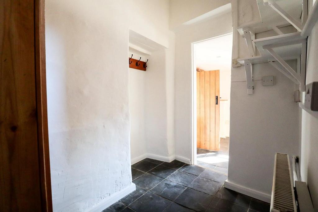Utility room (2).jpg