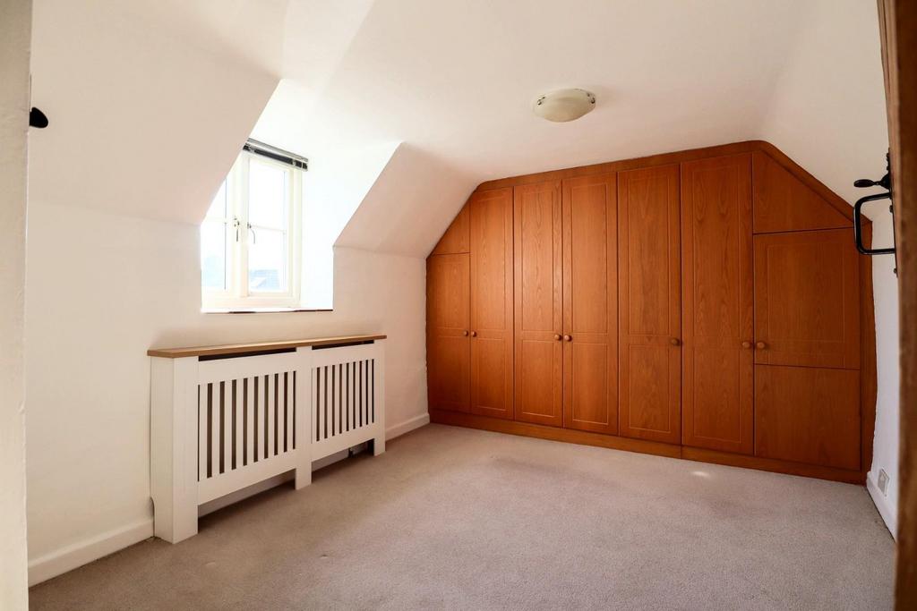 Bedroom 1.jpg