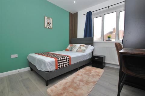 2 bedroom house of multiple occupation to rent, Woodside Road, Guildford, Surrey, GU2
