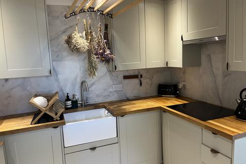 2 bedroom flat for sale, St. James Court, 331 Bethnal Green Road, London, E2 6LJ
