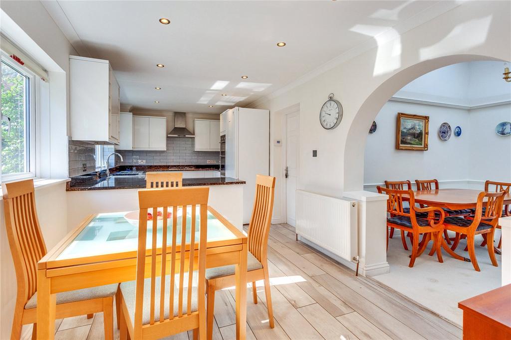 Kitchen/B'fast Room