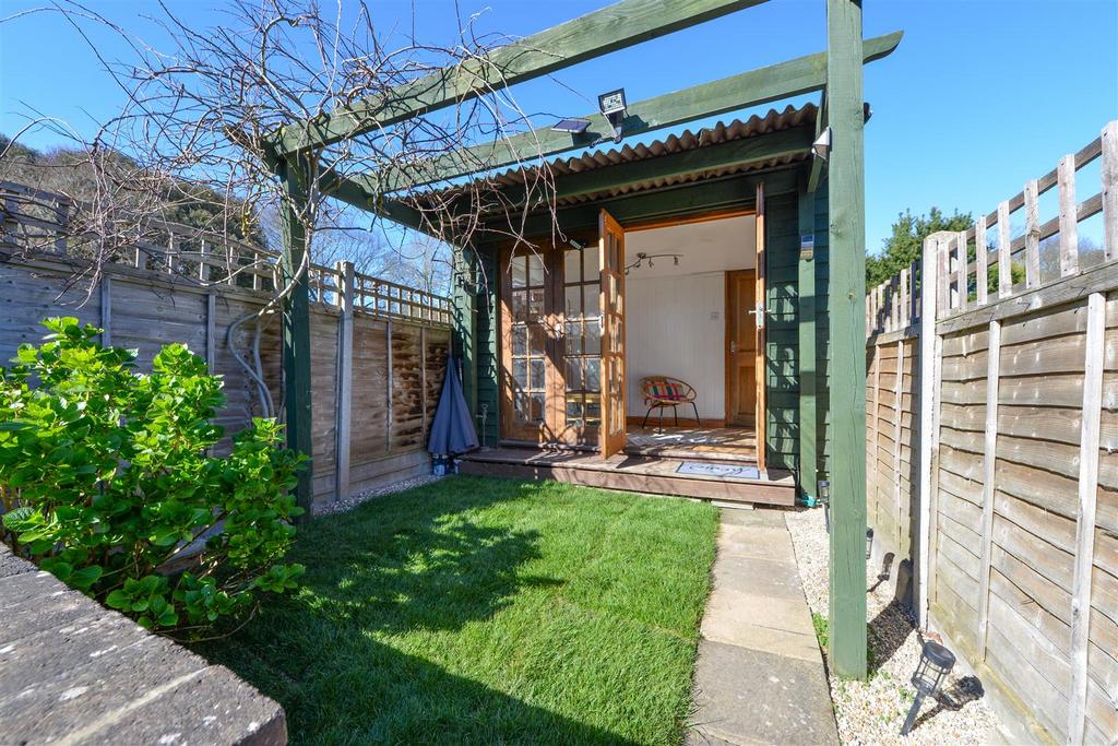 April Cottage9.jpg