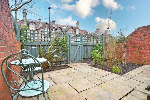 2 bedroom flat for sale, West End Avenue, Harrogate, HG2