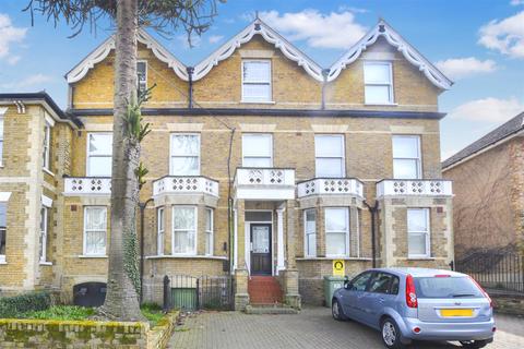 1 bedroom flat to rent, Crescent Road, Brentwood
