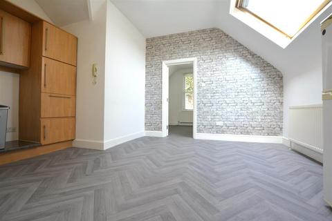 1 bedroom flat to rent, Crescent Road, Brentwood
