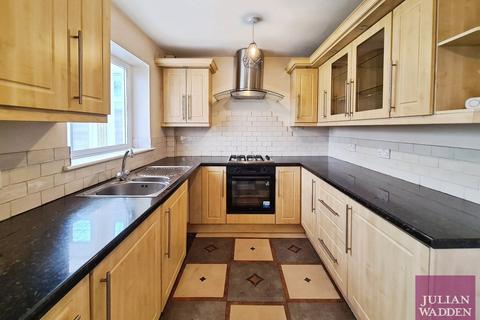3 bedroom semi-detached house to rent, Tudor Close, Reddish, Stockport, SK5