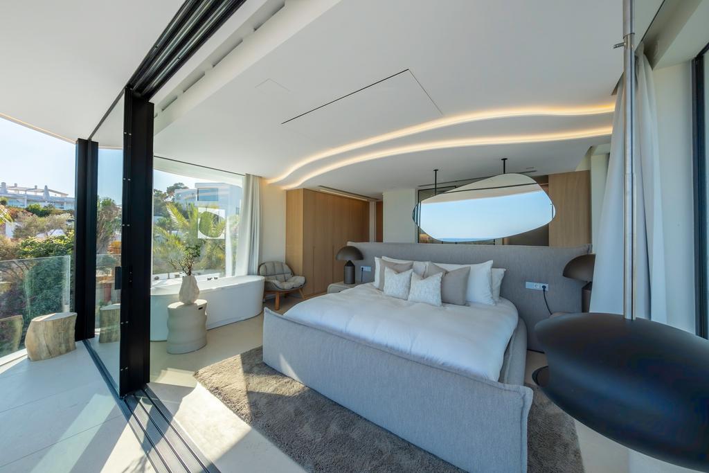 Master bedroom, en suite