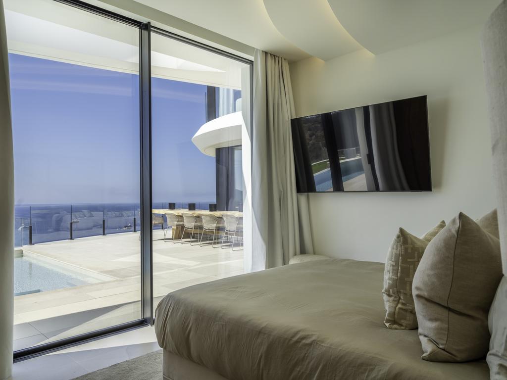 Master bedroom, balcony