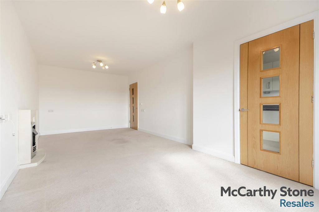 8682219-interior12.jpg