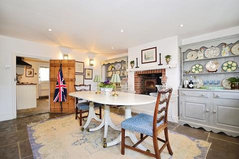 3 bedroom townhouse to rent, Maltravers Street Arundel BN18