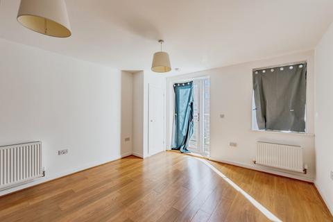 2 bedroom flat for sale, Sovereign Walk, Horley