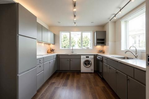 3 bedroom terraced house for sale, Strone Road, london, E12