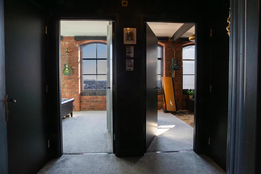 Apt 504 The Mill 29.jpg