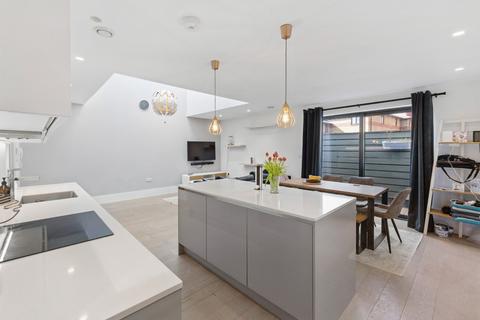 2 bedroom flat to rent, West Norwood SE27