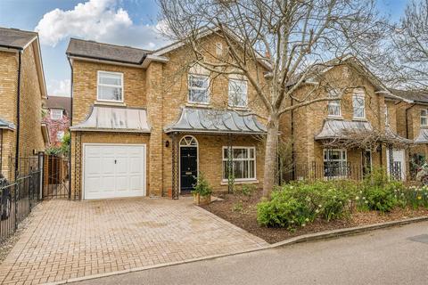 4 bedroom detached house for sale, Savery Drive, Surbiton
