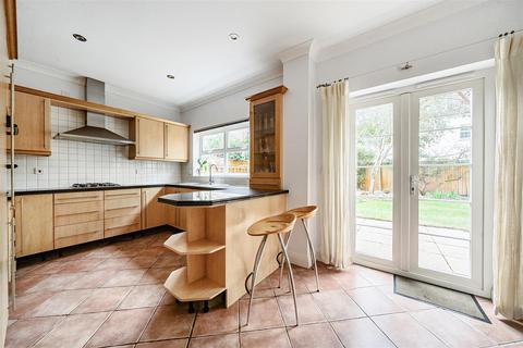 4 bedroom detached house for sale, Savery Drive, Surbiton