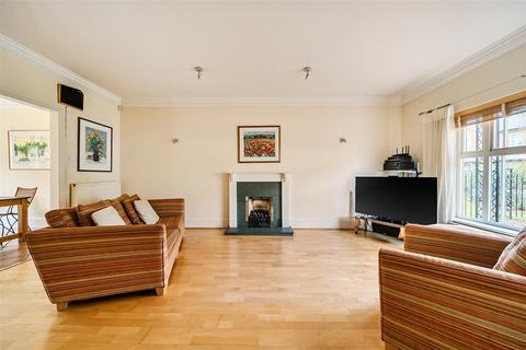 4 bedroom detached house for sale, Savery Drive, Surbiton