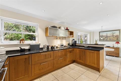 4 bedroom detached house for sale, Aveley Lane, Farnham, Surrey, GU9