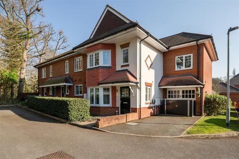 4 bedroom end of terrace house for sale, Soprano Way, Esher