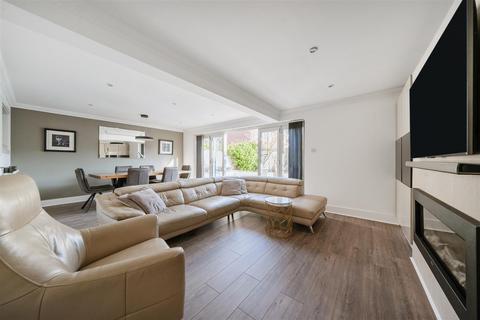 4 bedroom end of terrace house for sale, Soprano Way, Esher
