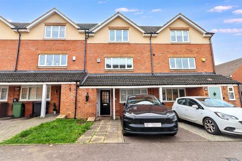 3 bedroom townhouse for sale, Chaucer Grove, Borehamwood