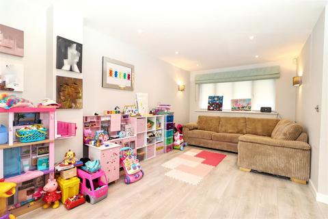 3 bedroom townhouse for sale, Chaucer Grove, Borehamwood