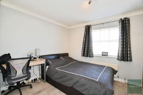 2 bedroom terraced house for sale, Tulip Gardens, Ilford, IG1