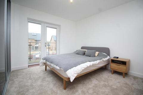 3 bedroom end of terrace house to rent, Harvard Way, Oakgrove