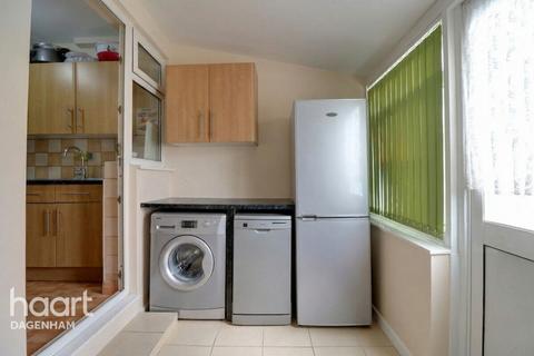 2 bedroom terraced house for sale, Raydons Road, Dagenham