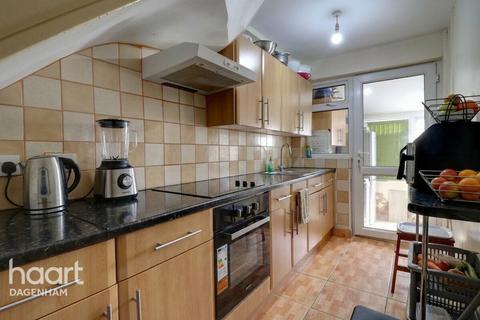 2 bedroom terraced house for sale, Raydons Road, Dagenham