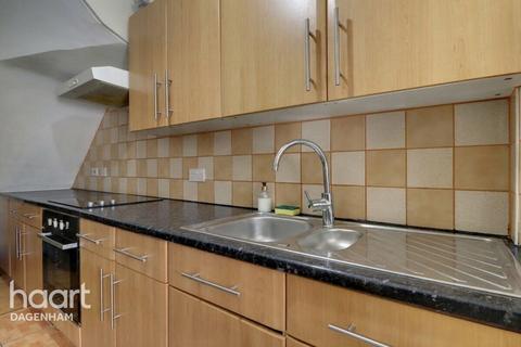 2 bedroom terraced house for sale, Raydons Road, Dagenham