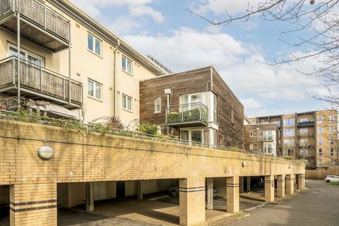 2 bedroom flat for sale, Temeraire Place, Brentford TW8