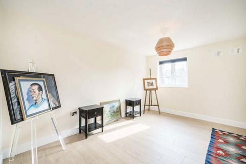 2 bedroom flat for sale, Temeraire Place, Brentford TW8