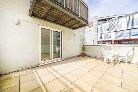 2 bedroom flat for sale, Temeraire Place, Brentford TW8