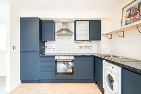 2 bedroom flat for sale, Temeraire Place, Brentford TW8