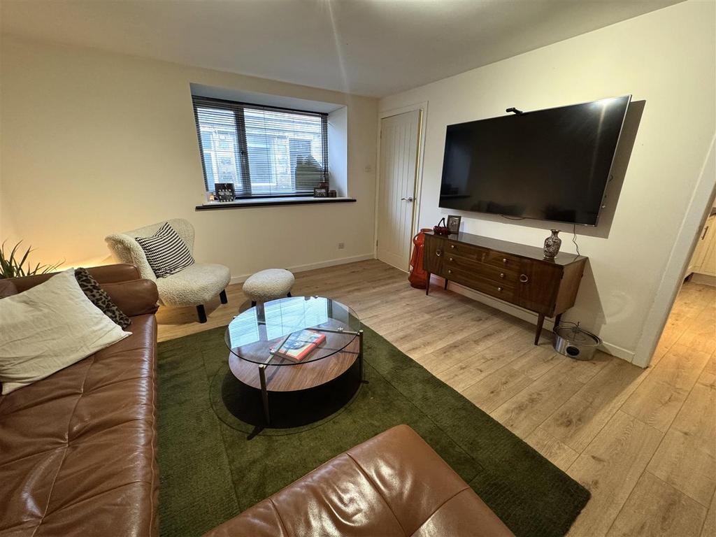 Lounge 3.jpg